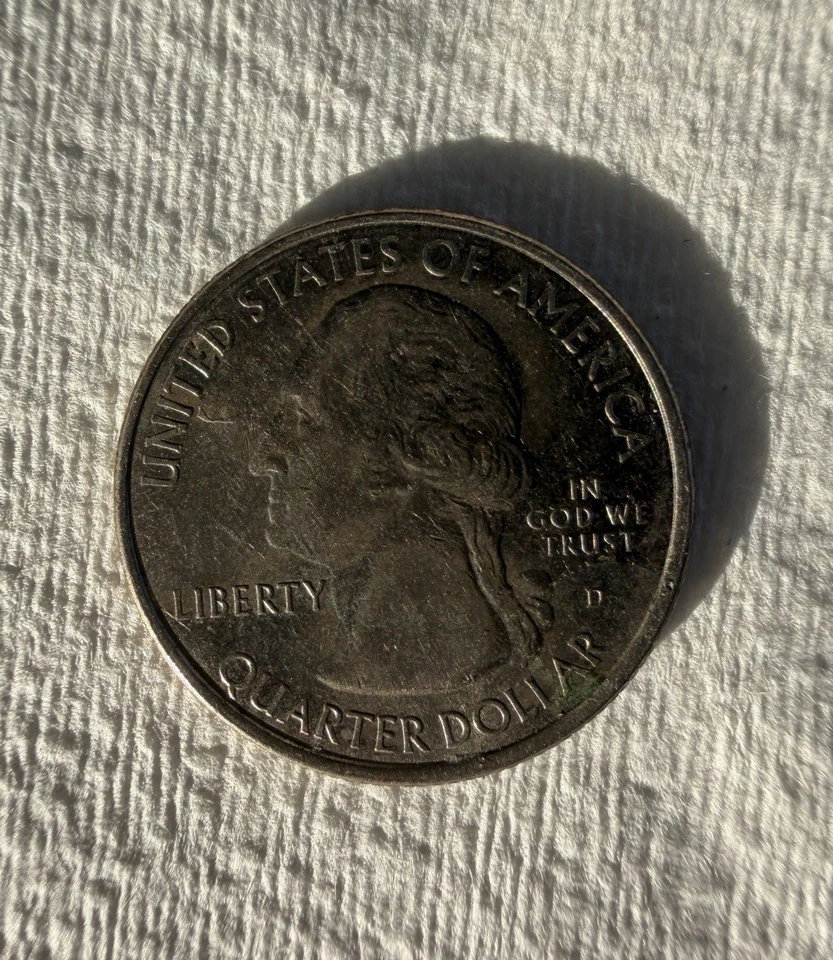 2017-D IOWA Effigy Mounds Quarter Error coin silver color  - Image 4 of 4