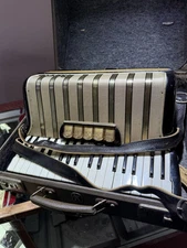 Piano accordion akkordeon HOHNER CONCERTO III