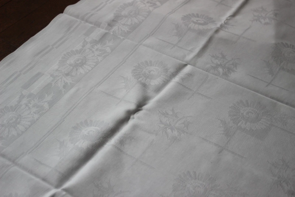 Jolie Nappe Ancienne Damassée Rose – 148x195cm – Tissu Vintage Avec Réparations Discrètes