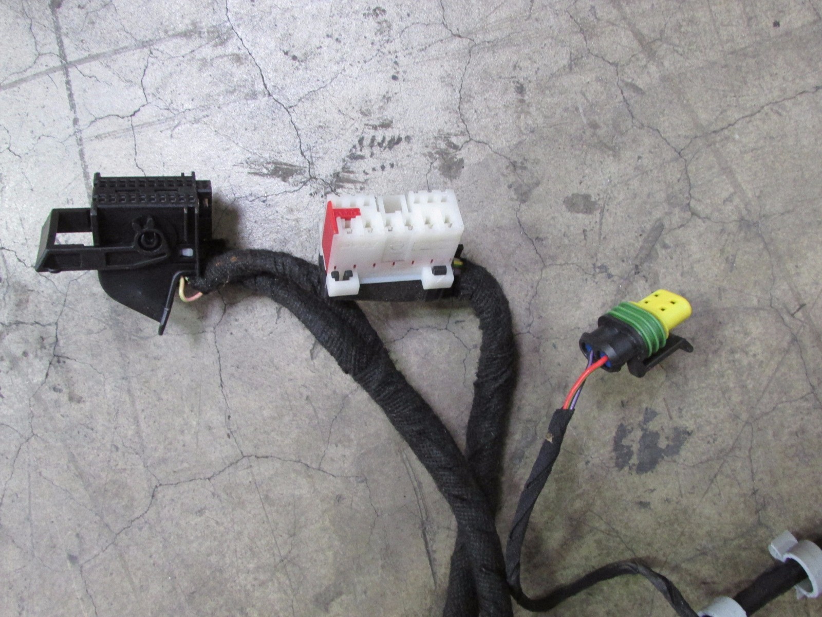 Maserati Quattroporte, RH Front Door Panel Connecting Cables, Wires, P/N 206228