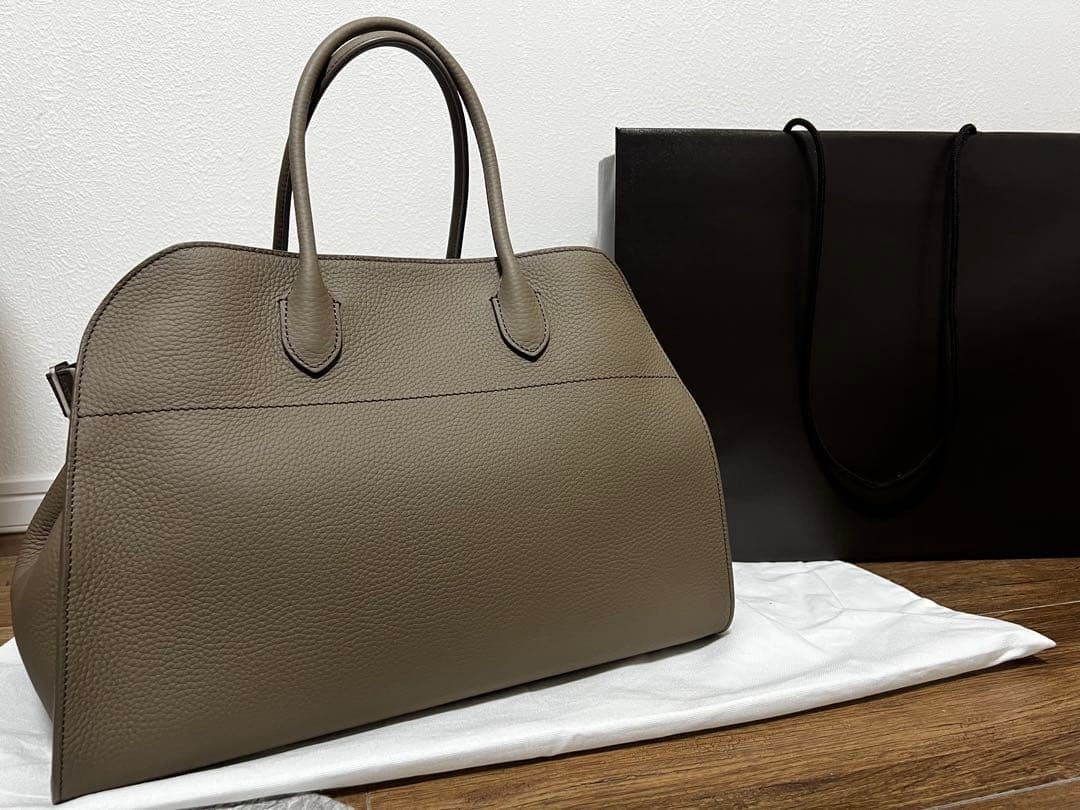 [Hard to obtain] THE ROW Margaux 15 Soft Leather Dark Taupe