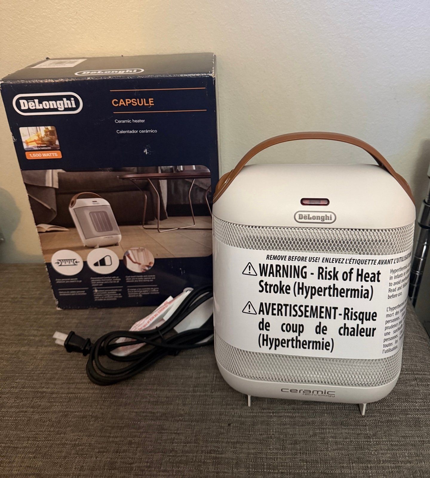 NIB DeLonghi Model HFX30C15.W Capsule Compact Ceramic Heater