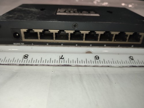 LINKSYS LGS108 8 PORT GIGABIT SWITCH - Picture 6 of 7