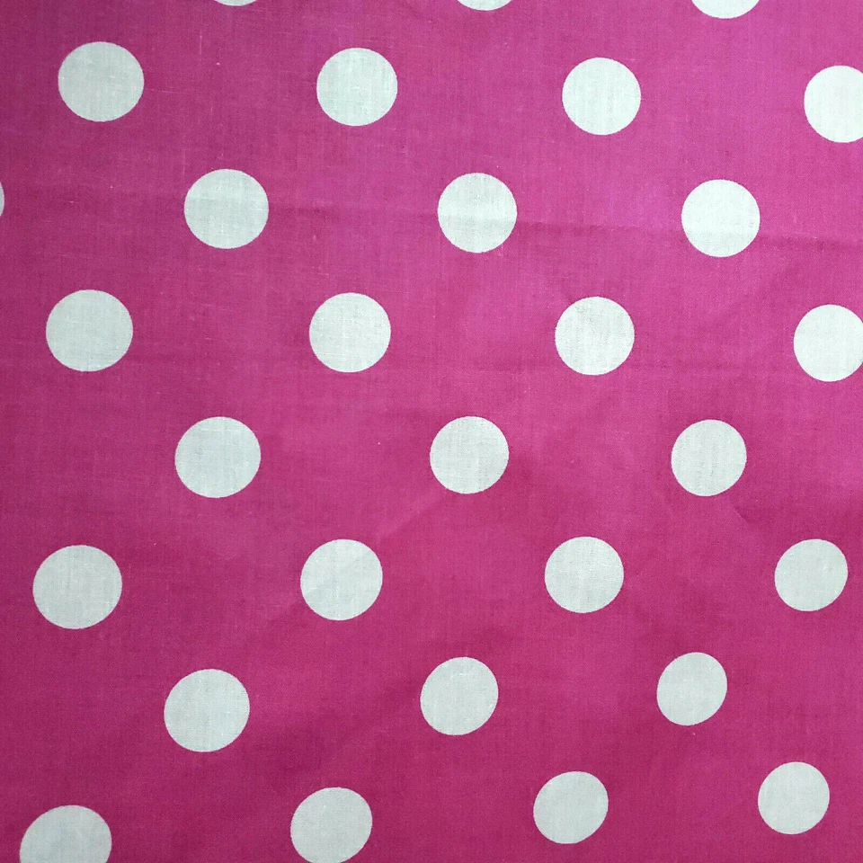 TECIDO DE ALGODÃO POLI ROSA FÚCSIA BOLINHAS BRANCAS UMA POLEGADA PONTO 58" POR JARDA  - Imagem 4 de 4