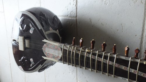 Le sitar qui vient d'Inde 90cm de long et 28cm de large - Imagen 8 de 19
