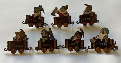 Disney Snow White Seven Dwarfs Train Pin Set 2001