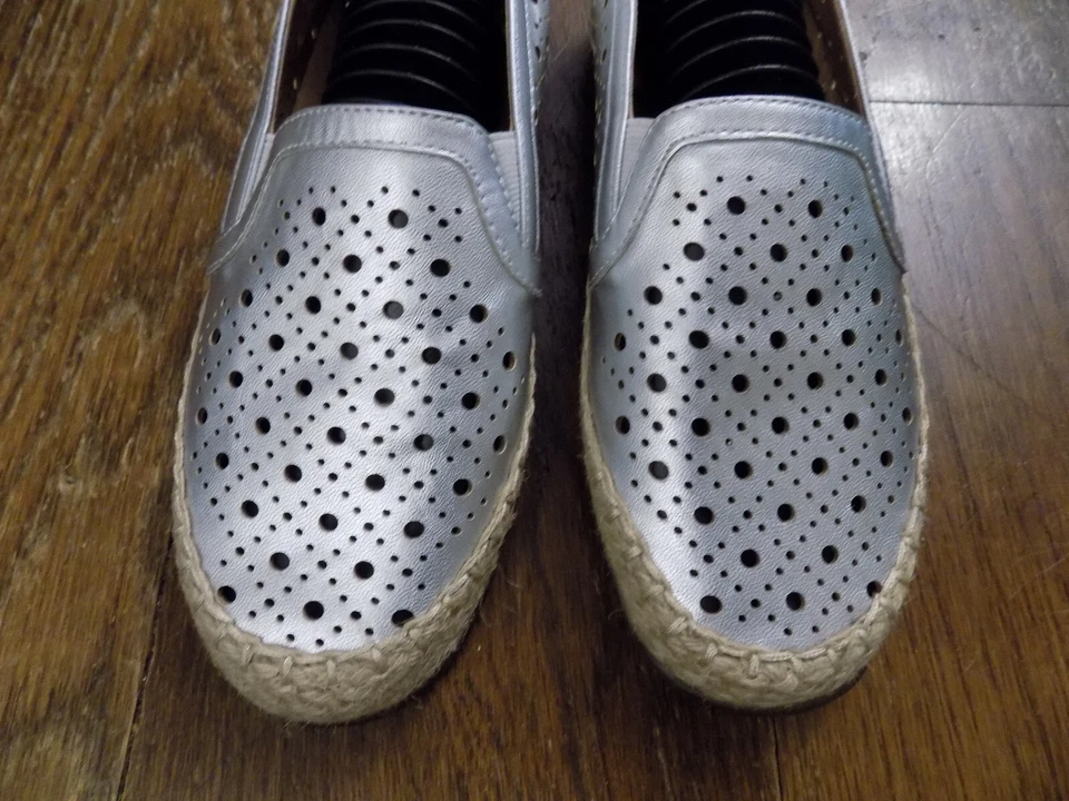 ANDIAMO Designer Perforated Metallic Silver Espadrilles Slip On Loafers EUC 7 M - Image 3 of 4