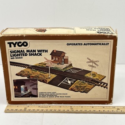 Vintage TYCO Signal Man with Lighted Shack - NOT TESTED - Read Look