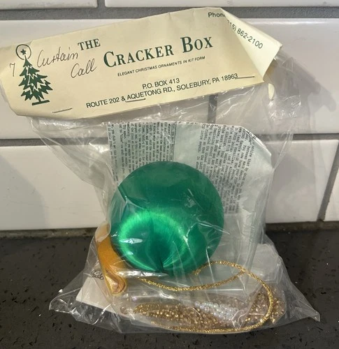 The Cracker Box Curtain Call Green Gold Christmas Ornament Kit New Vintage