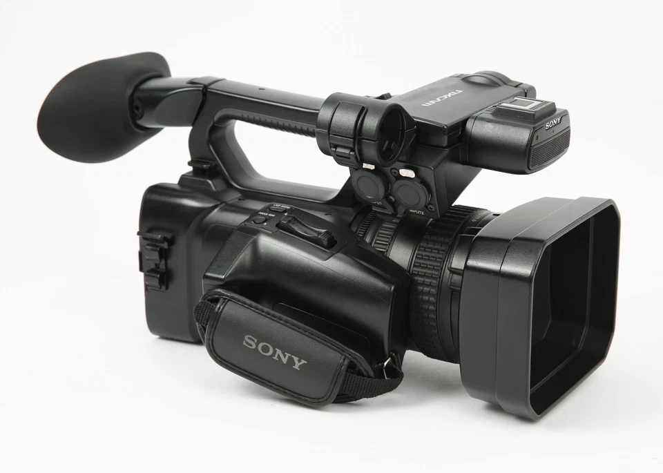 Sony HXR-NX200 4K NXCAM Camcorder with 1.0-type Exmor R CMOS Sensor - 850 Hours - Image 2 of 4