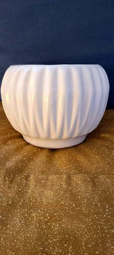 MCM McCoy #685 Ribbed Accordion 5" Round White Matte Deco Planter Vase Bowl