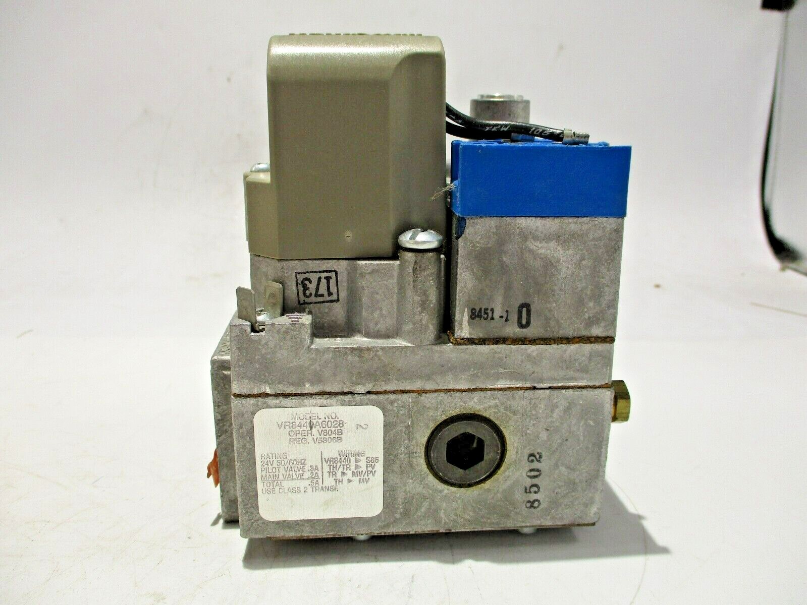 NEW HONEYWELL VR8440A6028 DUAL GAS VALVE 3/4"X1/2" PIPE eBay