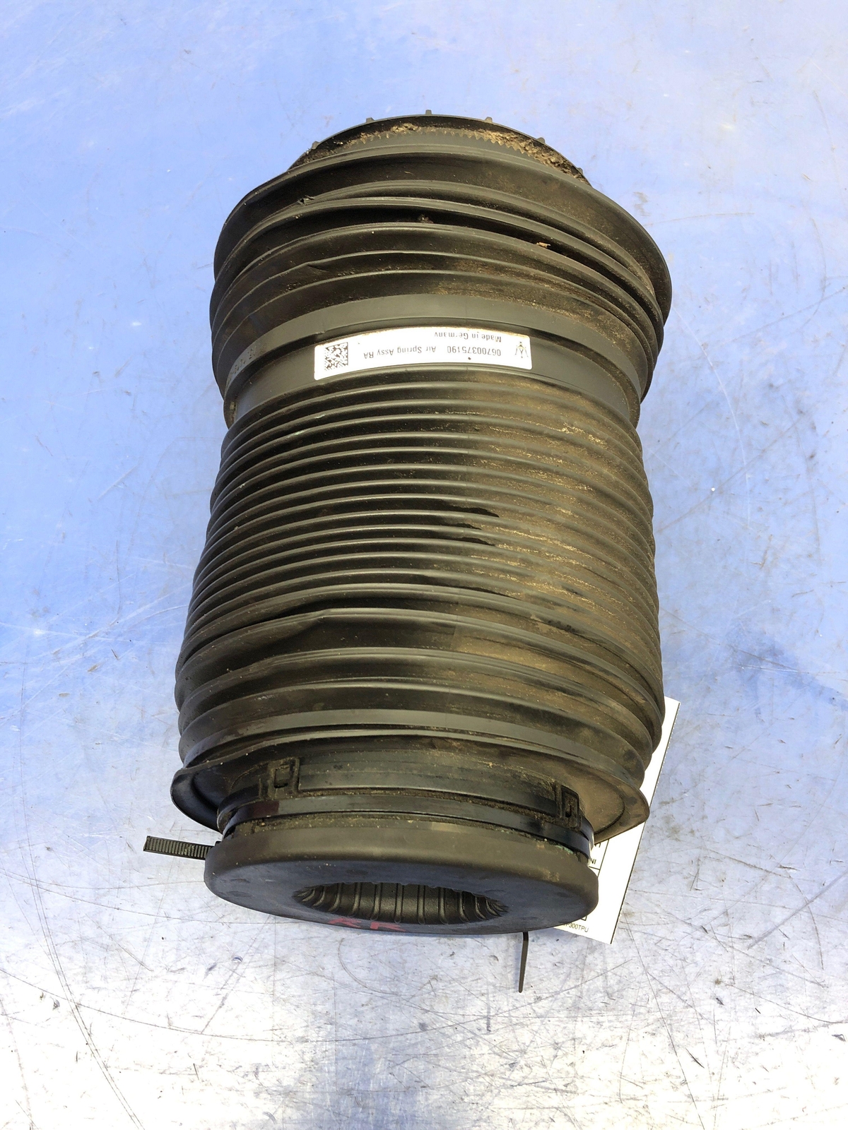 2017-2020 MASERATI LEVANTE OEM RIGHT OR LEFT REAR AIR SUSPENSION SPRING