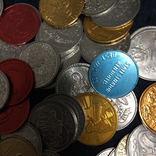 Mardi Gras Doubloons ● Lot of 85 ● Multi Colors ● - Picture 3 of 6