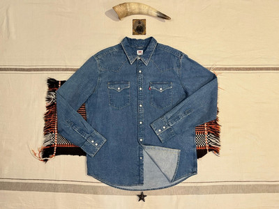 Levi's Barstow Western Shirt L Hemp Blend Summer Cooling Blue Denim Rare 2021