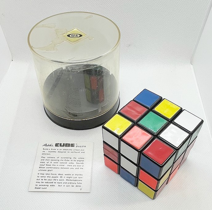 1980 Ideal Rubik's Cube with plastic case & instructions - Case wear - Cube nice