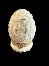 Christmas Nativity Manger Scene On Porcelain Egg Shaped Trinket Box