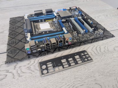 ASUS P9X79 WS Mainboard Intel X79 Sockel LGA 2011 DDR3 inkl. I/O-Blende