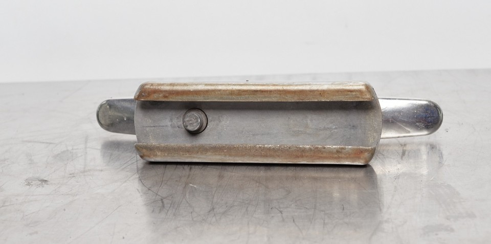 Schaefer Mid-Rail Chock And Cleat Mounts On 1 X 1/8-Inch T - View #9