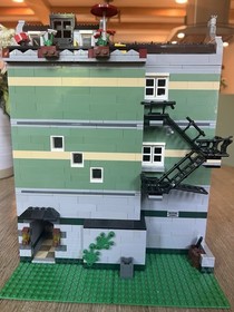 Lego Creator Green Grocer 10185 w/ Original Box & Instructions