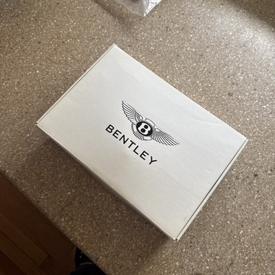Bentley Factory OEM XS 7000 MAG US Magnetic Trickle Charger Battery Conditioner