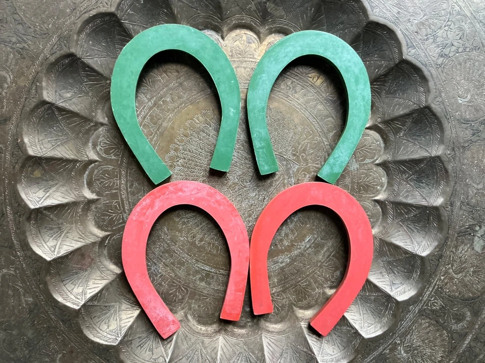 Set of 4 Vintage Rubber Pitching Horseshoes, Two Red and Two Green - Image 4 of 4