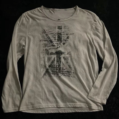 Women s White Vintage Y2K UK Flag Graphic Long Sleeve Crew Neck T-Shirt Size M