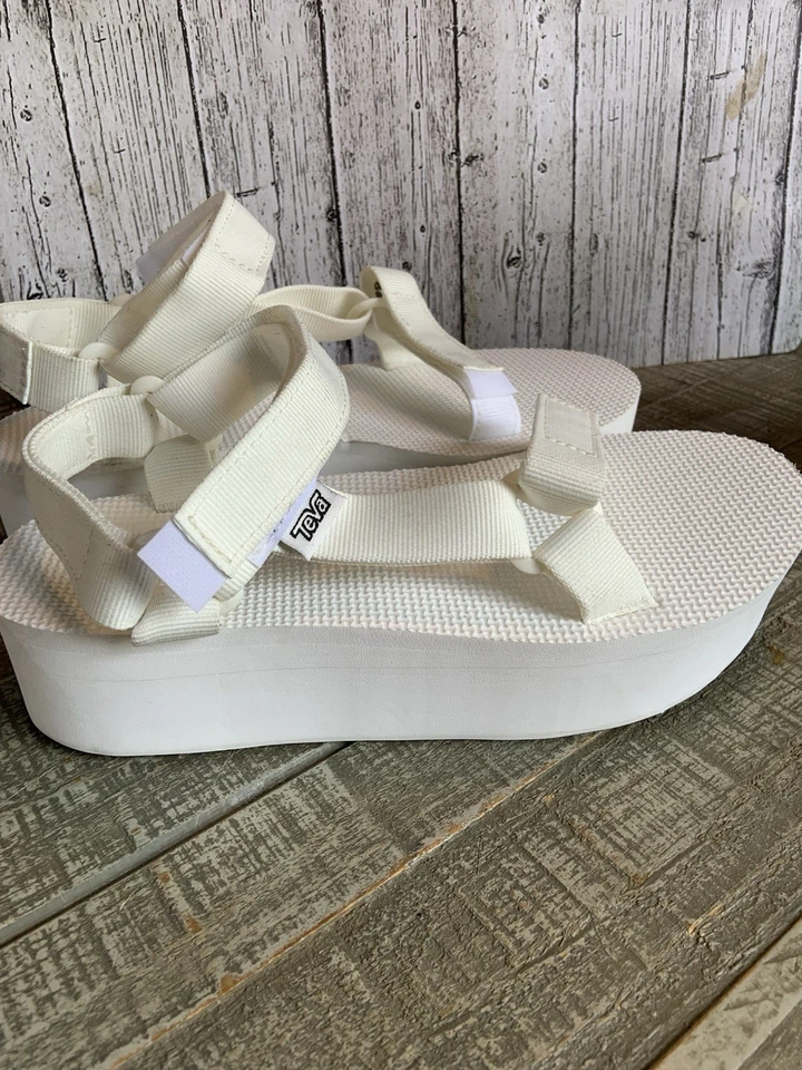 Sandalias Teva para mujer talla 8 plataforma plana universales blancas brillantes correas Foto 2 de 4