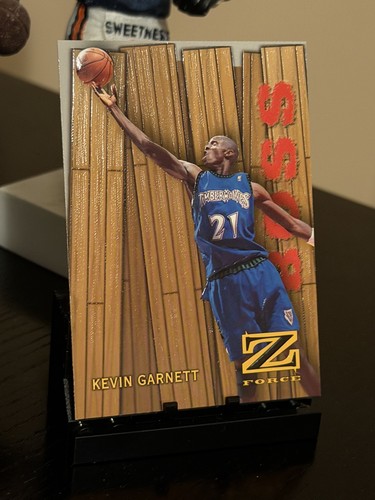 Kevin Garnett #5 1997 Skybox Z Force Boss card