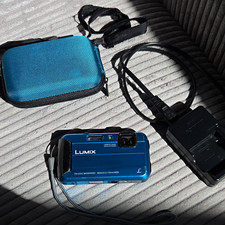 Panasonic LUMIX DMC-FT25 blau 16,1MP wasserdicht 4x Zoom