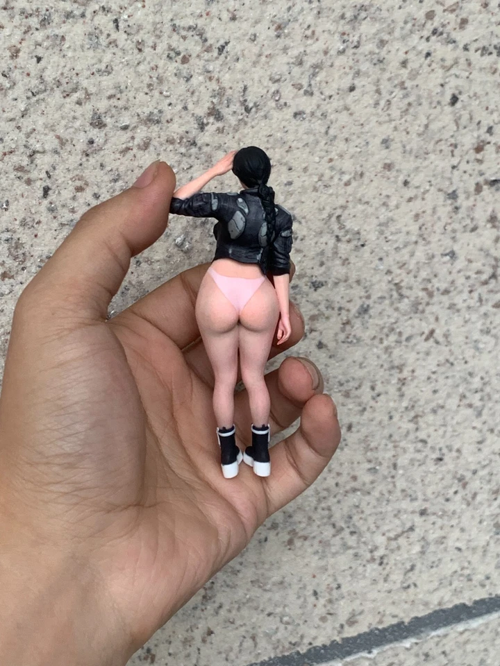 Diorama de resina 1:18 abrigo negro niña miniatura figura muñeca para coche juguete anime Foto 3 de 4