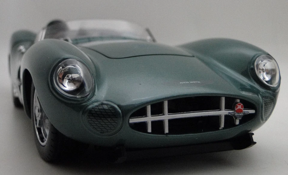 Race Car 1 18 Custom Built Model 24 Le Mans Racing Classic Carousel Green 12 - Image 3 of 4