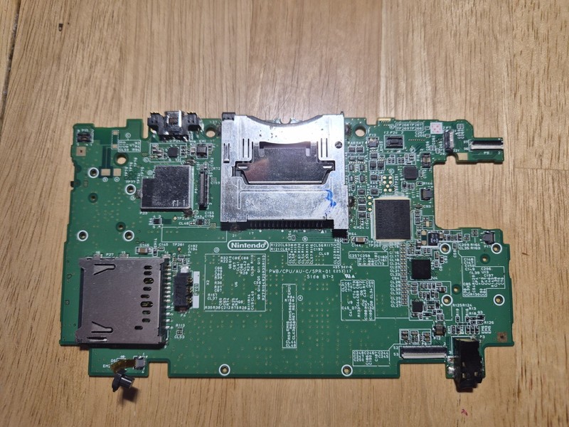 Nintendo 3DS XL motherboard for parts