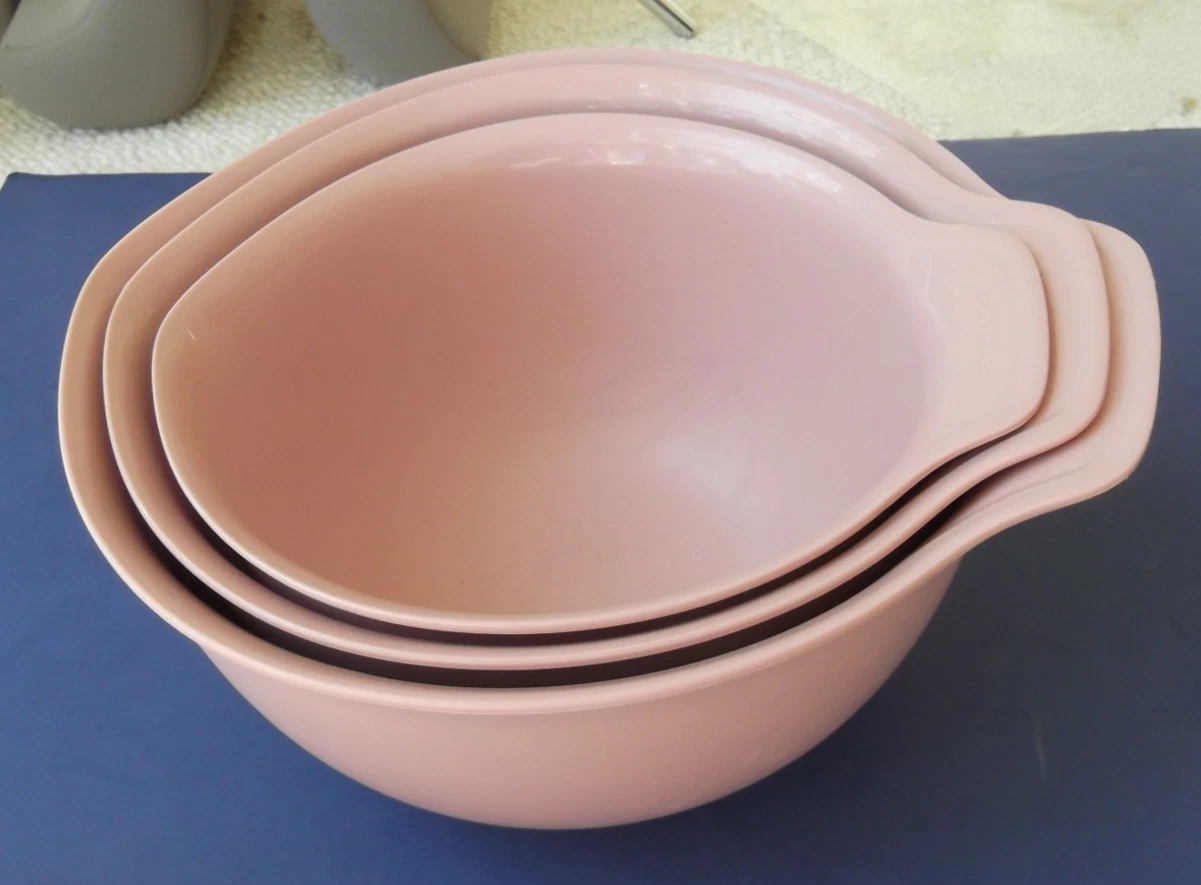 KitchenAid Dried Rose Set of 3 Mixing Bowls - 2.5, 3.5 and 4.5 Quarts - Nonslip
Opens in a new windo