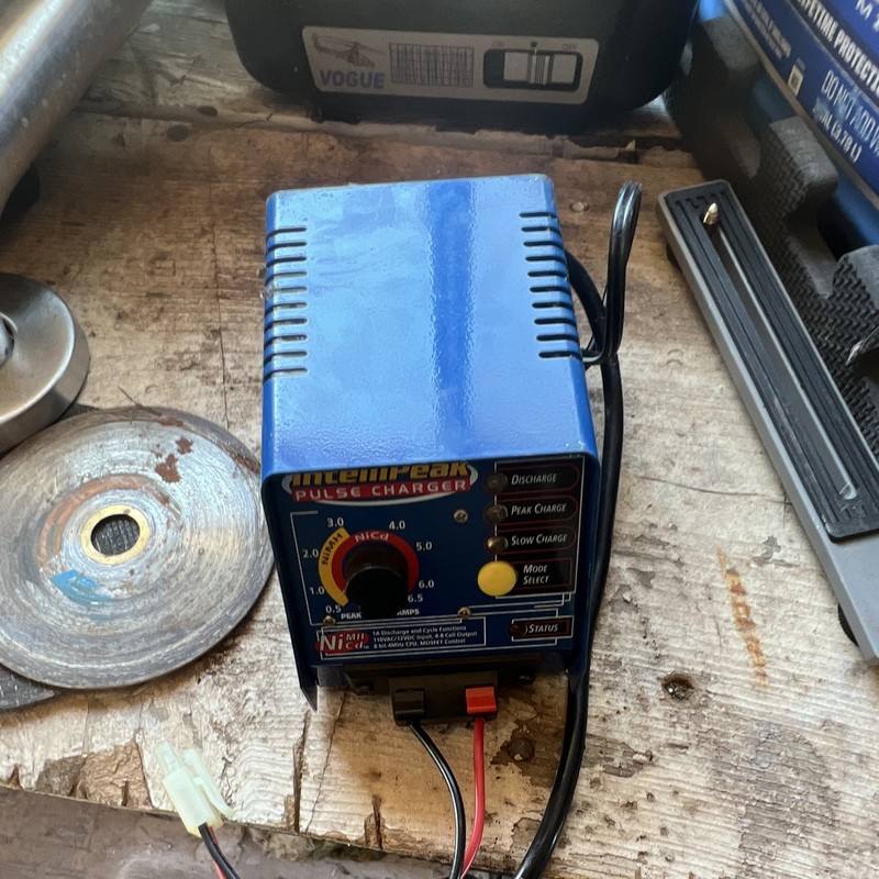 IntelliPeak Pulse Charger NiMH/NiCd Peak & Slow Charge Discharger