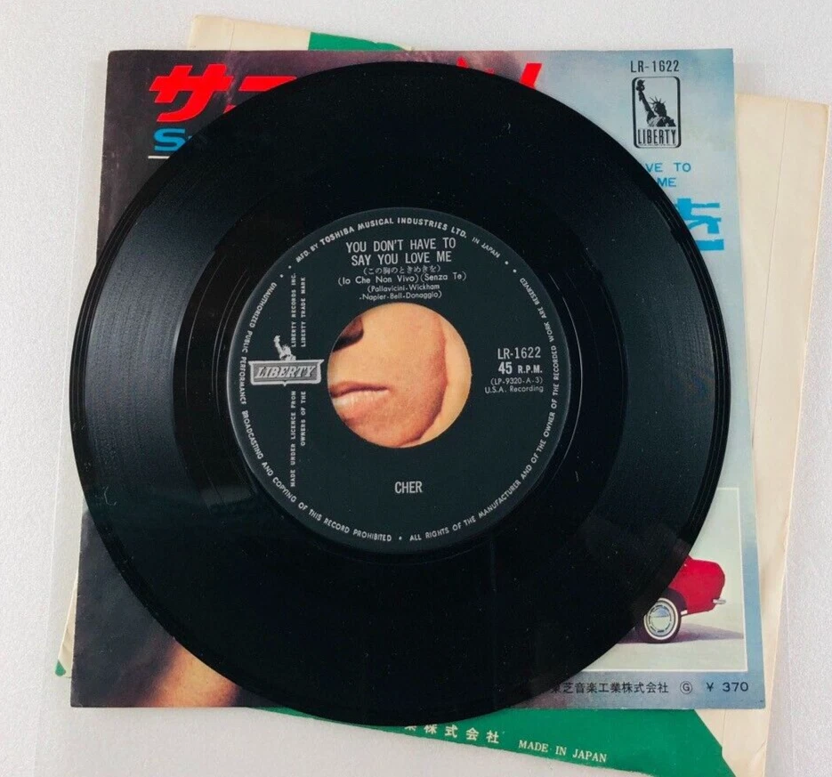 Cher - Sunny / You Don't Have To Say You Love Me [60's Japanese Single Records] Foto 4 de 4