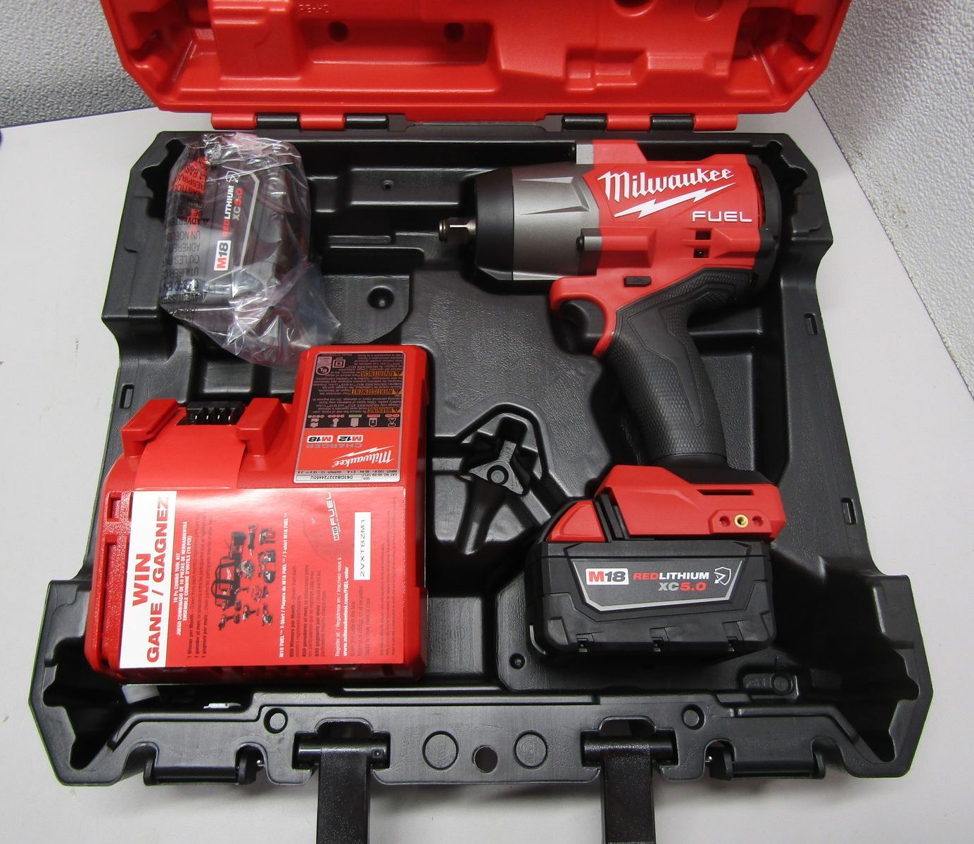 Milwaukee 296722 M18 FUEL 18V LiIon Cordless 1/2" Impact Wrench Kit