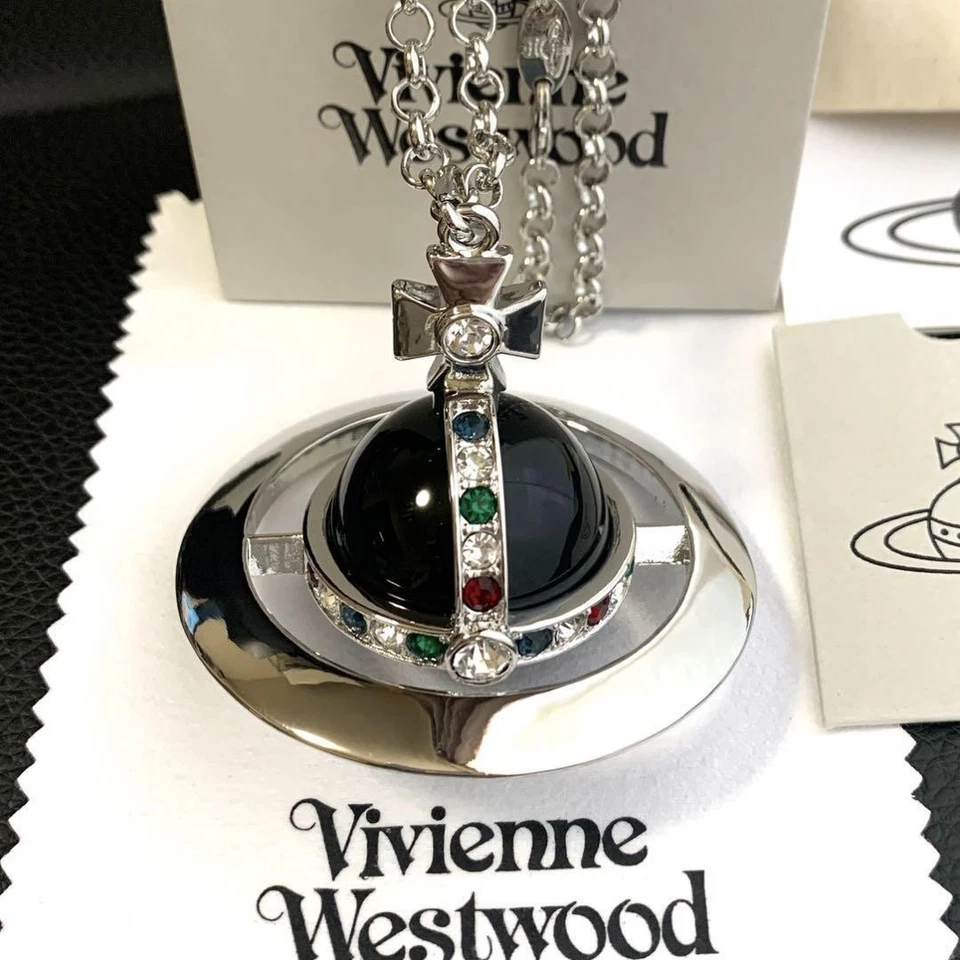 Collar Vivienne Westwood Orbe Negro Plata 4 x 4 cm N59679 - Imagen 2 de 4