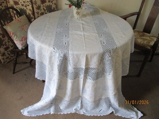 VERY LONG VINTAGE LINEN RICHLY EMBROID DAFFODILS TABLECLOTH 9'4" LONG x 5' WIDE