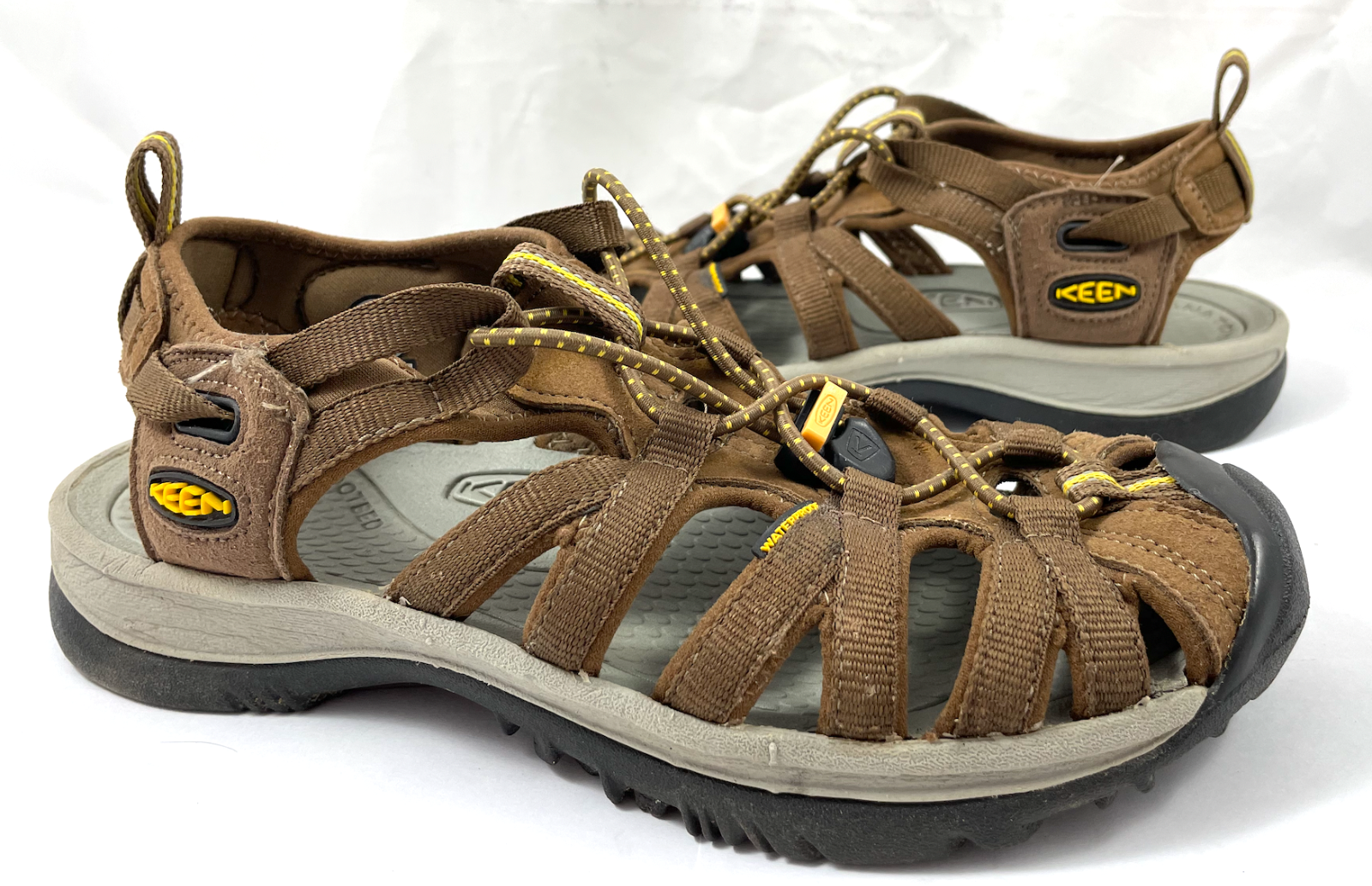 Sandali da donna Keen taglia 7 sussurrati cinturino posteriore marrone Reg $115