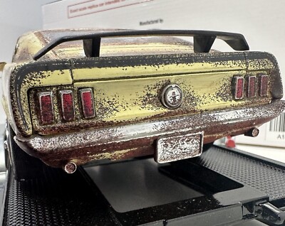 GMP/AutoWorld 1/18 Scale FORD MUSTANG “WRECKED VERSION”w/Trailer