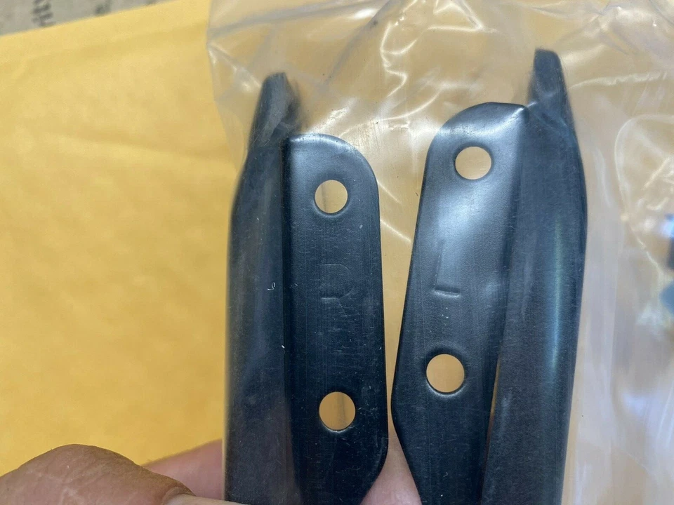 JUEGO SOPORTES DEFLECTOR VIENTO TAPA MALETERO BMW Z4 E85 E86 03-08, P# 54.34 - 7 117 751 Foto 4 de 4