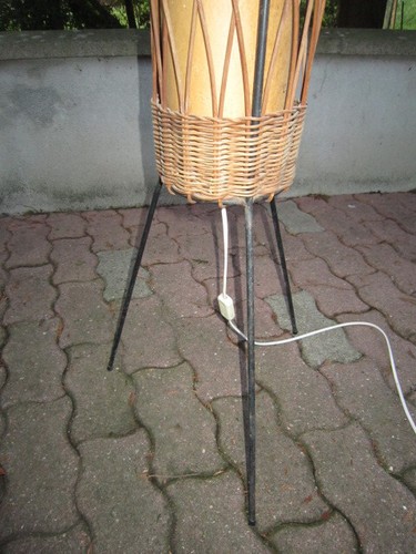 ALTE STEHLAMPE SONNENLAMPE AUS RATTAN / WEIDENFUSS DREIBEIN 1960/70er Jahre - Bild 11 von 11