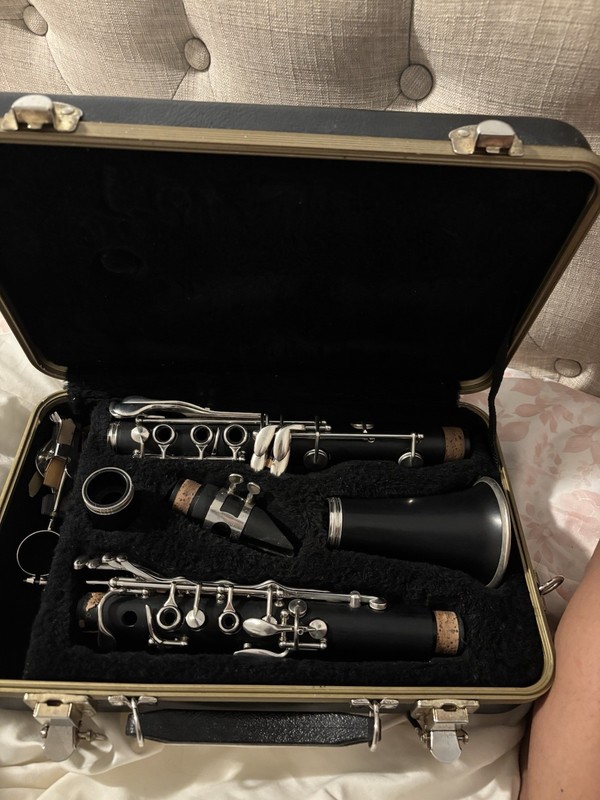 Clarinet Selmer CL301 Bb-pre-owned/ Includes Original Case, Lire & Flip Folder
