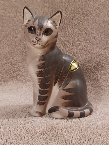 Vintage Hagen Renaker DW Seated Cat Figurine Monrovia Tabby (with damage) HTF