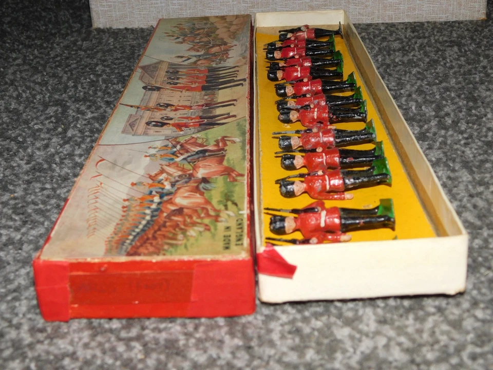 Antiguo Cherilea Años 50 Plomo, Brigada Británica de Guardias Marchando, Juego de 13 Piezas en Caja Foto 3 de 4