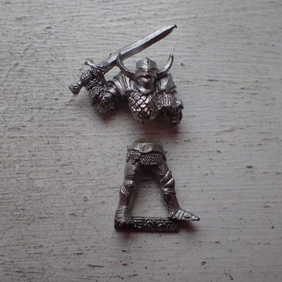 Citadel Warhammer 80er Chaosritter mit Schwert zu Fuß A