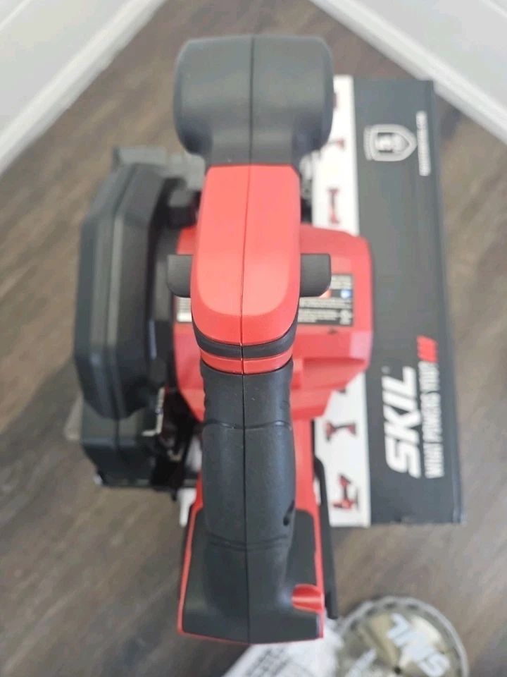 Skil PWR CORE 12V Brushless 5-1/2" Circular Saw MODEL CR541801 - Image 4 of 4