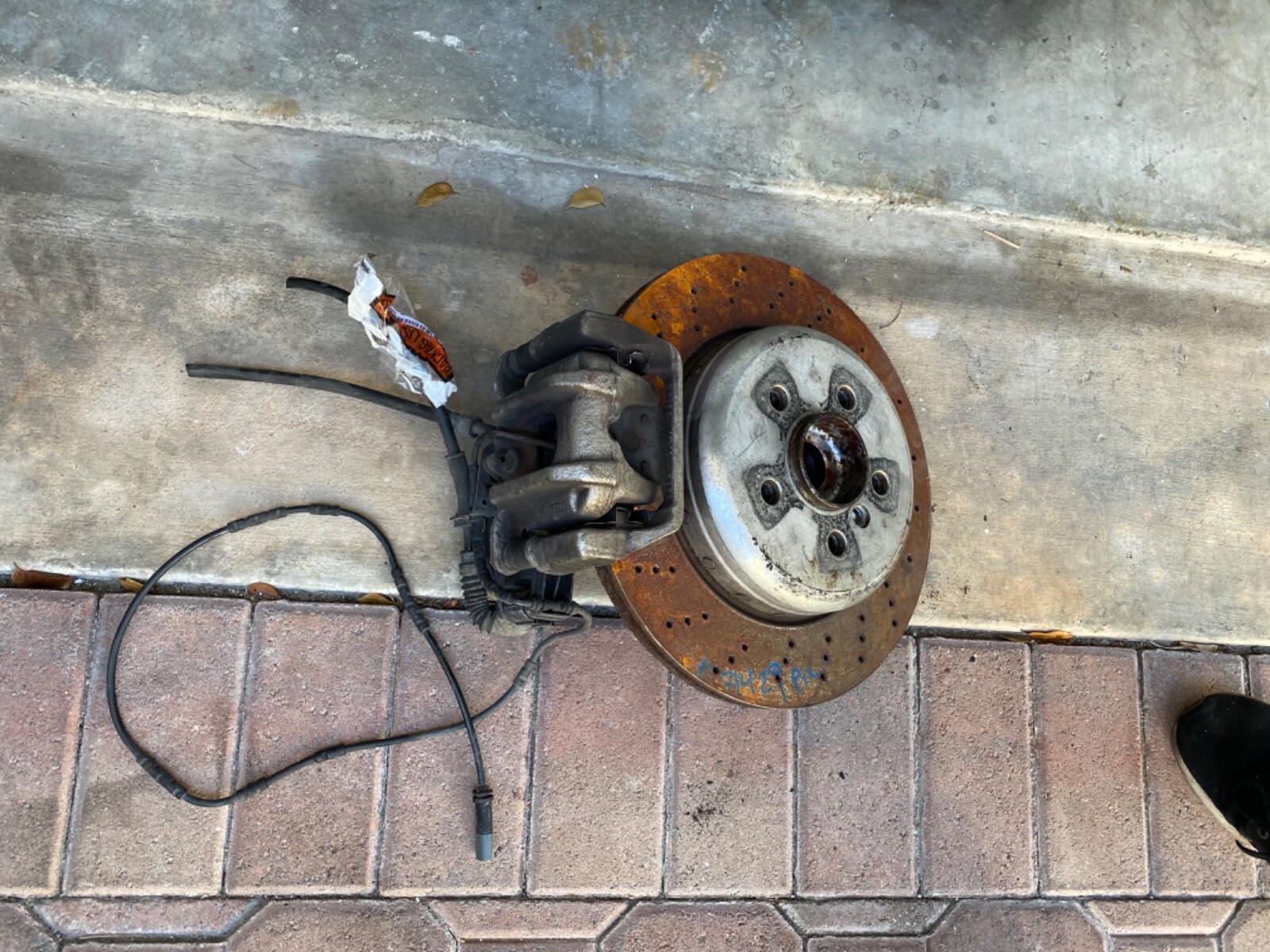 OEM ORIGINAL BMW I12 Rear right full Brake Caliper 2014- i8 1.5L knee disc