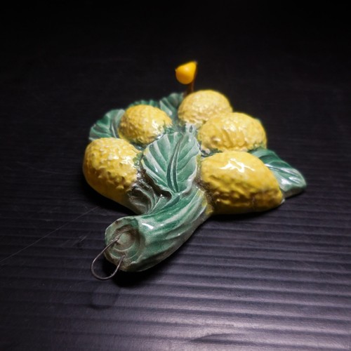 N24.240 Citron Menton France céramique accroche-torchon art déco fait main jaune - Imagen 12 de 18